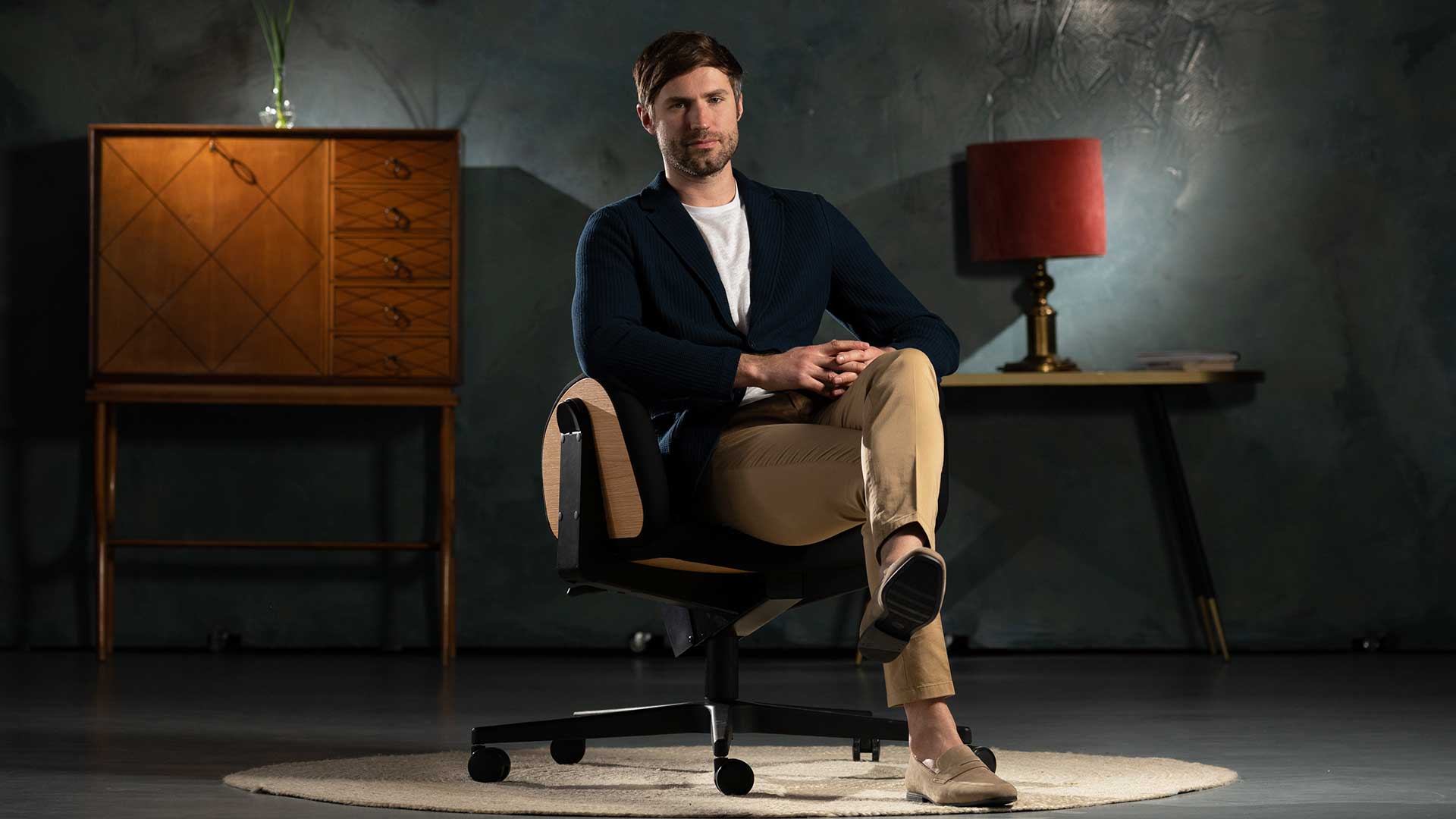 You Can Get an Office Chair That Lets You Sit Cross-Legged at Your